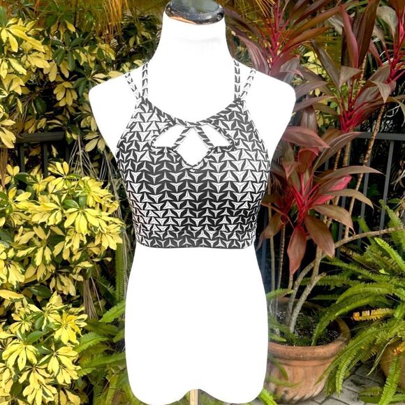 Victoria Sport Cutout Longline Sports Bra - Picture 2 of 9